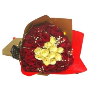 Beautiful-round-red-white-roses-bouquet-with-light-bq1l-